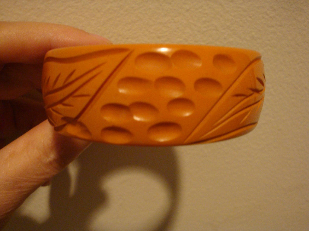 Vintage 1" Goldenrod Bakelite Bracelet! Unique Flower & Dimple Carved Designs!