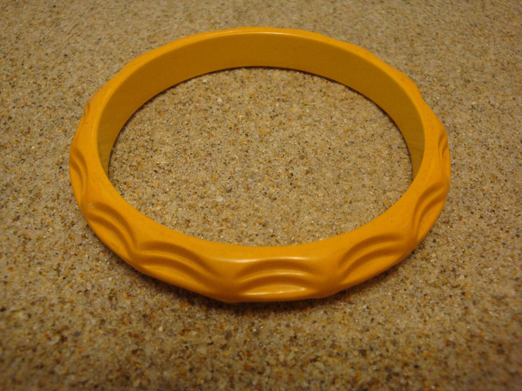 Vintage Goldenrod Bakelite Bracelet: Carved Thumbprint Design