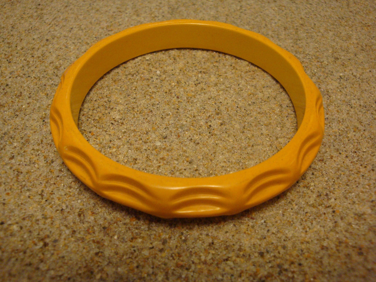 Vintage Goldenrod Bakelite Bracelet: Carved Thumbprint Design