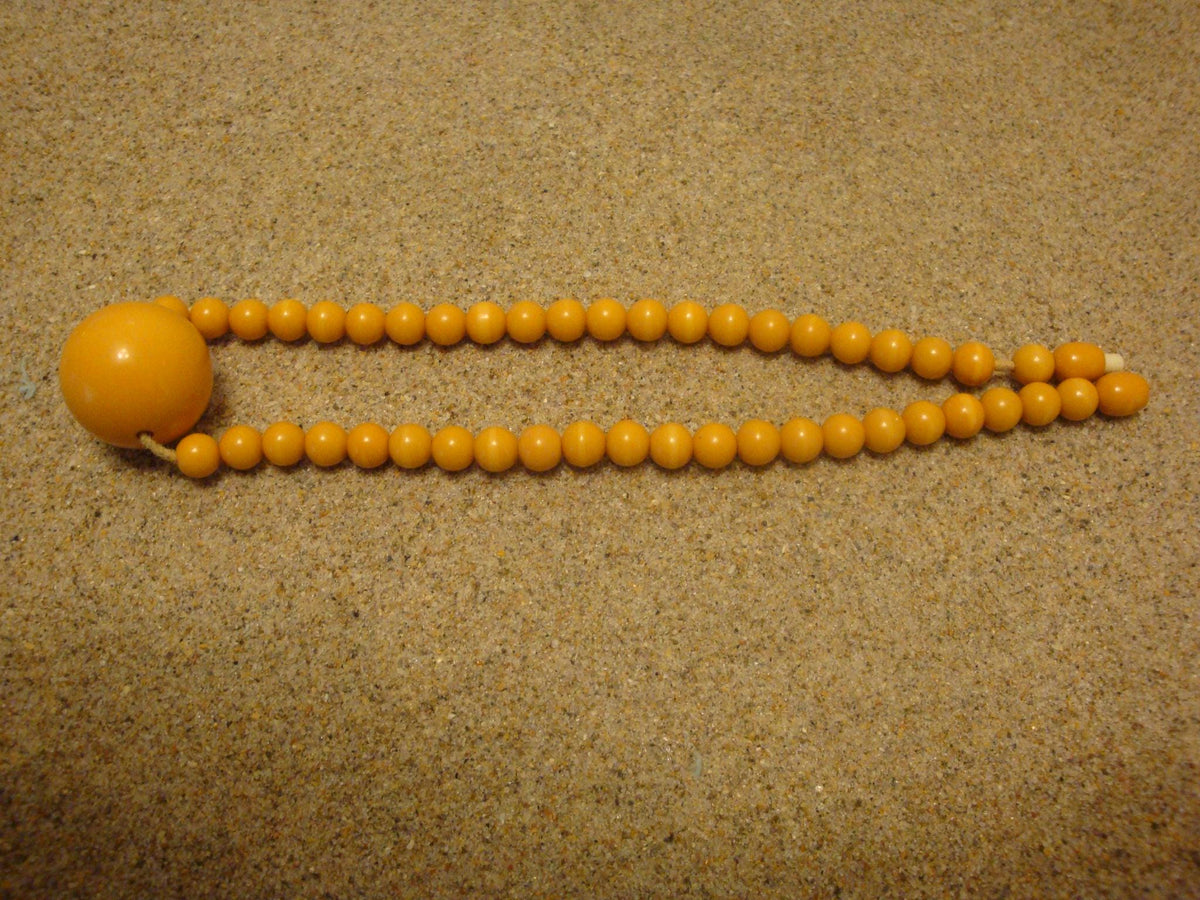 Vintage 14.5" Bakelite Canary Yellow Choker Necklace!  7/8" and 1/4" Beads!