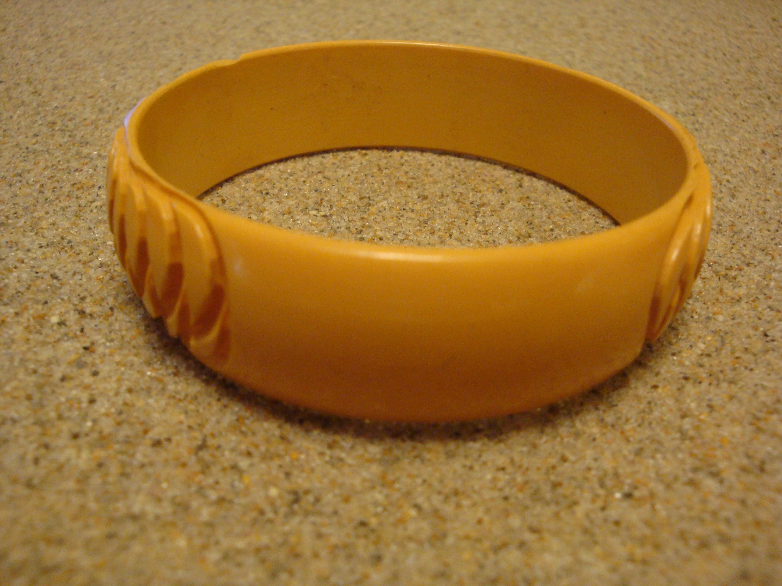 Vintage 3/4" Pale Yellow Bakelite Bracelet! Two Large Rose Petal Inspired Carvings!