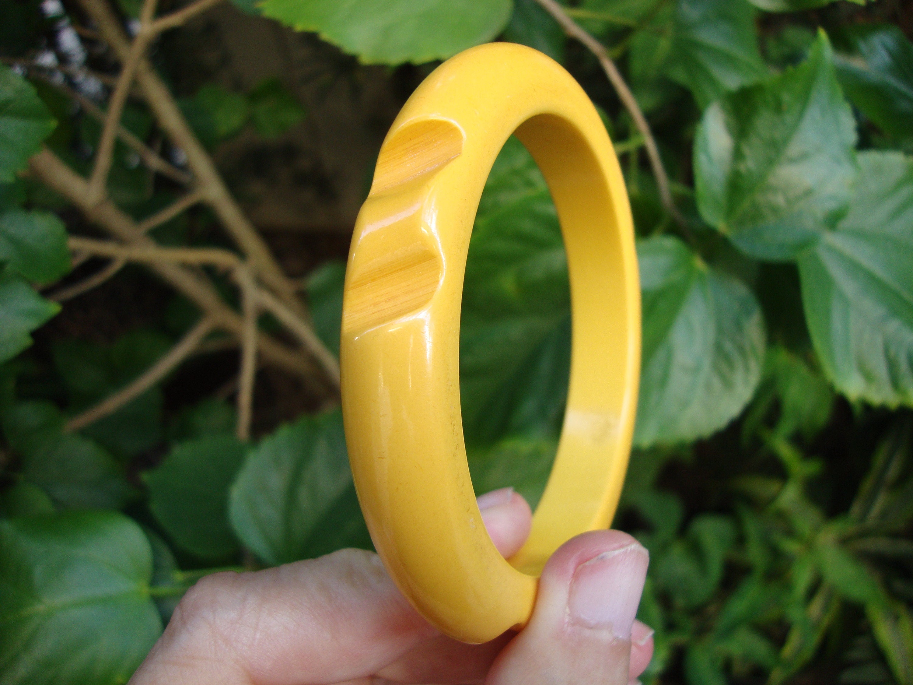 Vintage 1/2" Yellow Bakelite Bracelet! Three Pair of Deep Diagonal Slash Carvings!