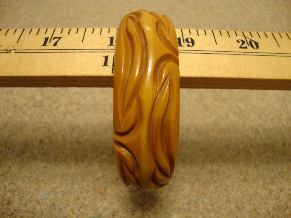 Vintage 7/8" Greenish Yellow Bakelite Bracelet! Unique Deep Abstract Carvings!