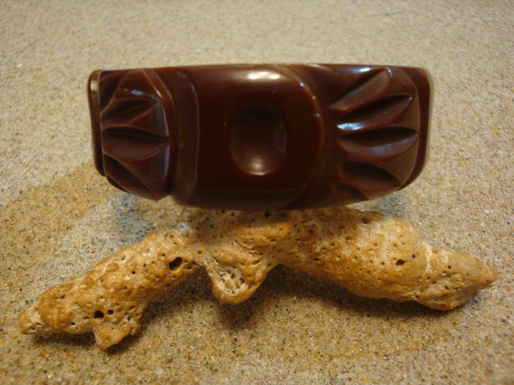 Vintage 7/8" Chocolate Brown Bakelite Bracelet! Unusual Overlapping Flower Carvings!