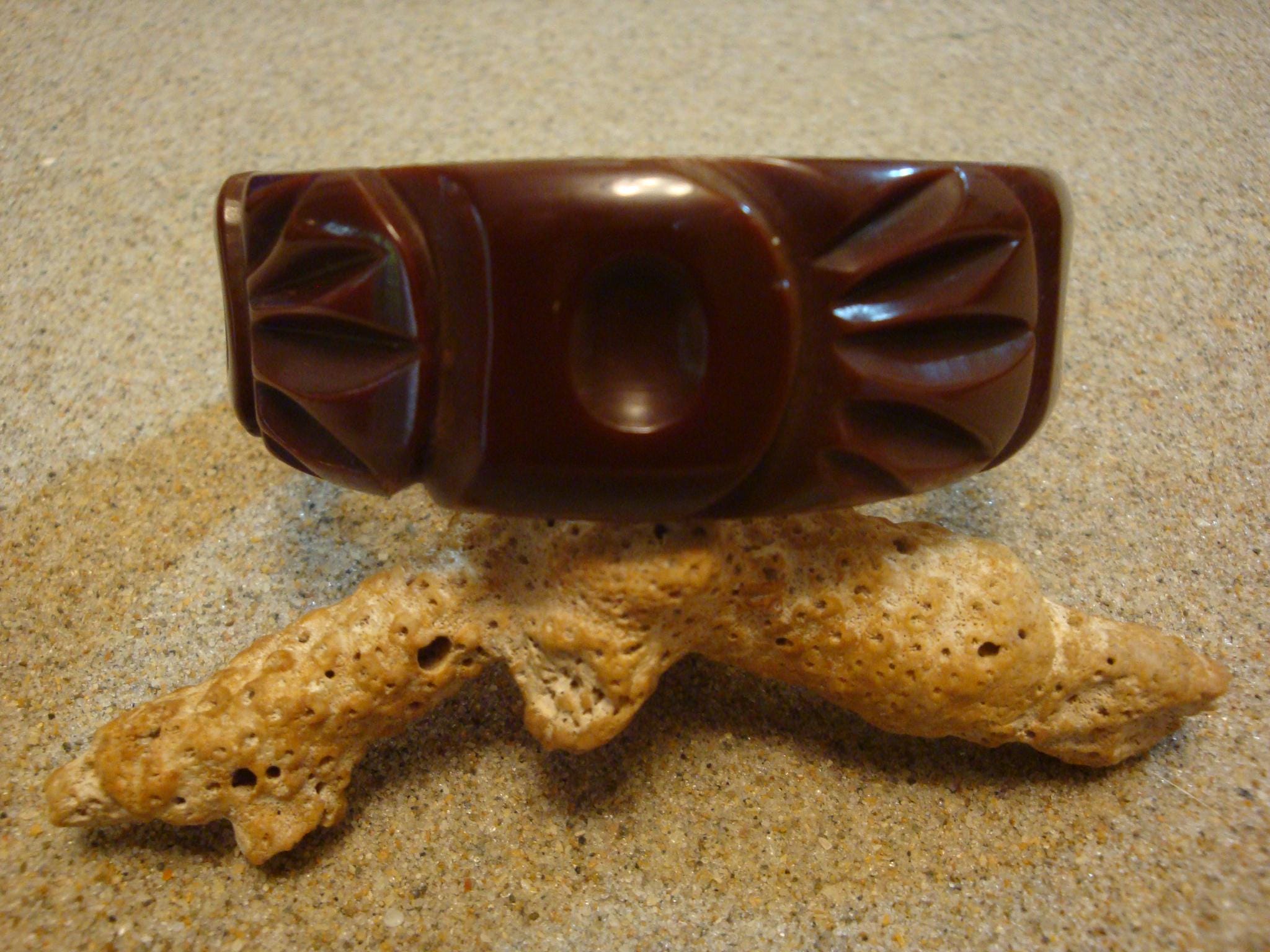 Vintage 7/8" Chocolate Brown Bakelite Bracelet! Unusual Overlapping Flower Carvings!