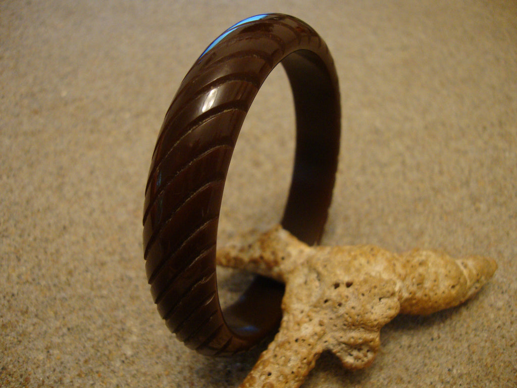 Vintage Chocolate Brown Bakelite Bracelet: Diagonal Carved Bangle