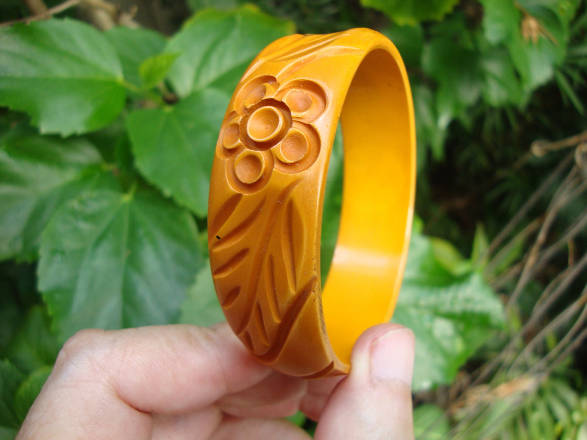Vintage Burnt Orange Bakelite Bracelet: Carved Flower & Leaf Design