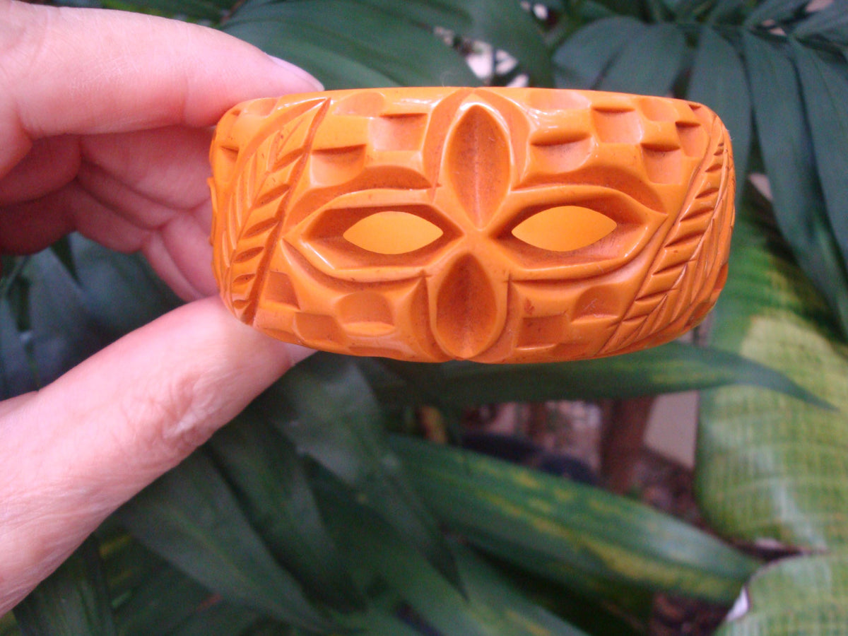 Vintage 1 1/4" Goldenrod Bakelite Bracelet! Open Work , Basketweave & Leaf Carvings!