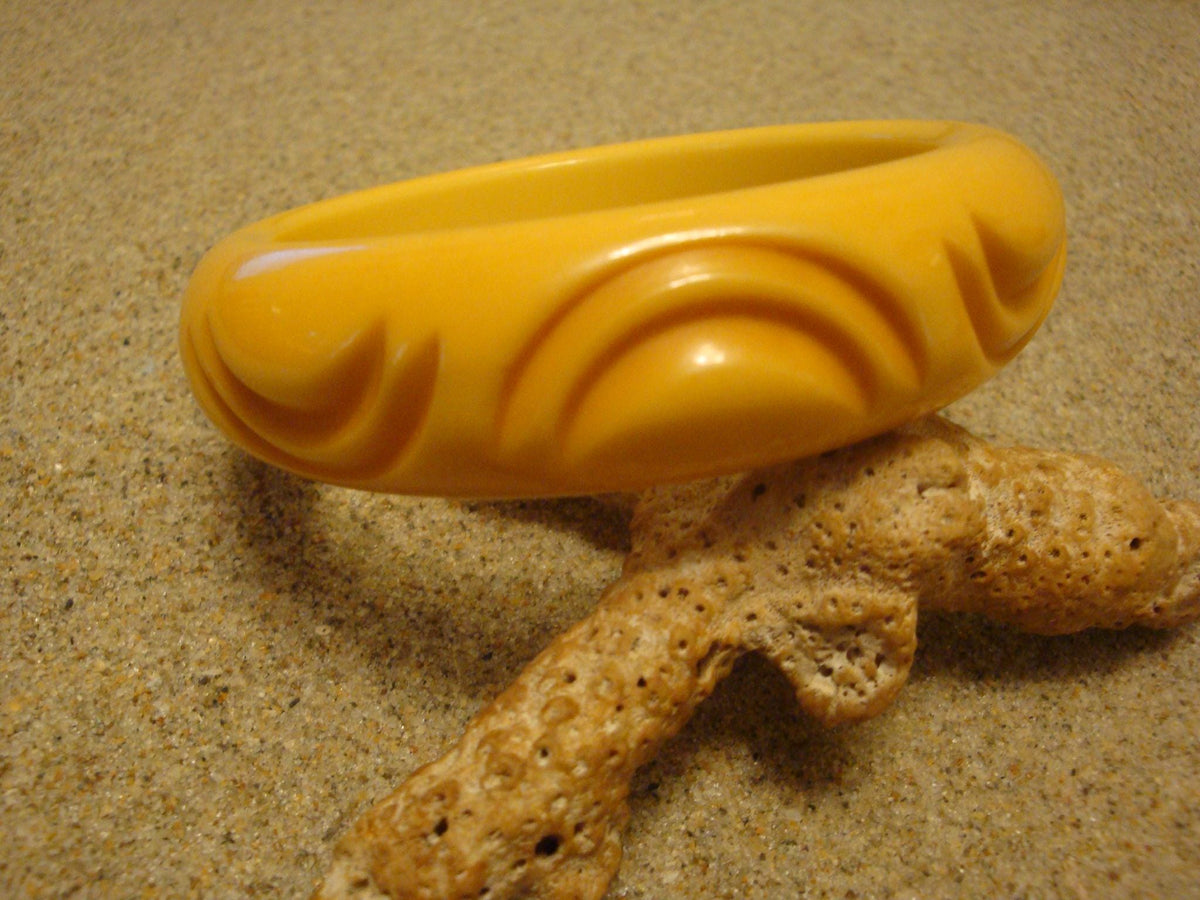 Vintage 3/4" Canary Yellow Color Bakelite Bracelet! Deep Semi Circular Carvings!