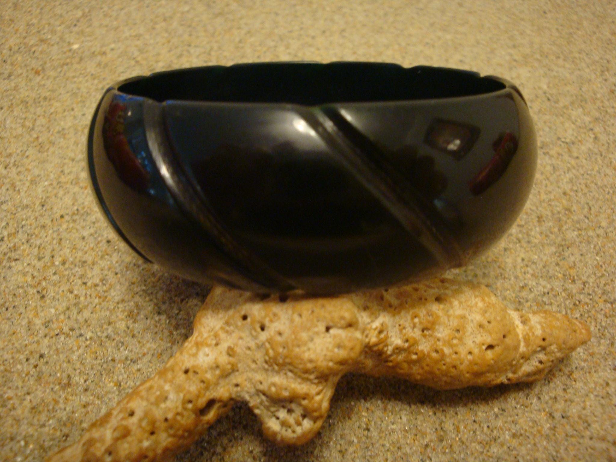 Vintage 1" Midnight Green Bakelite Bracelet! Deep Diagonal Slash Carvings!