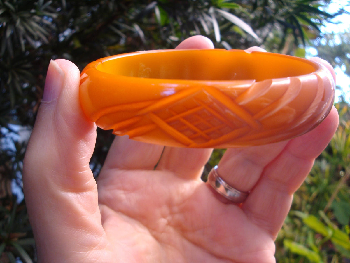 Vintage Butterscotch Bakelite Bracelet! Abstract Flower w/ Crosshatch Carvings!
