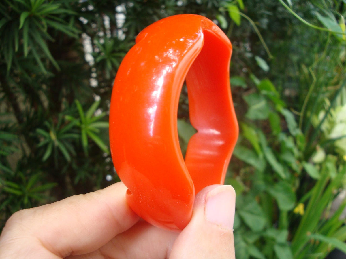 Vintage Orange Bakelite Bracelet: Scalloped Edge Bangle