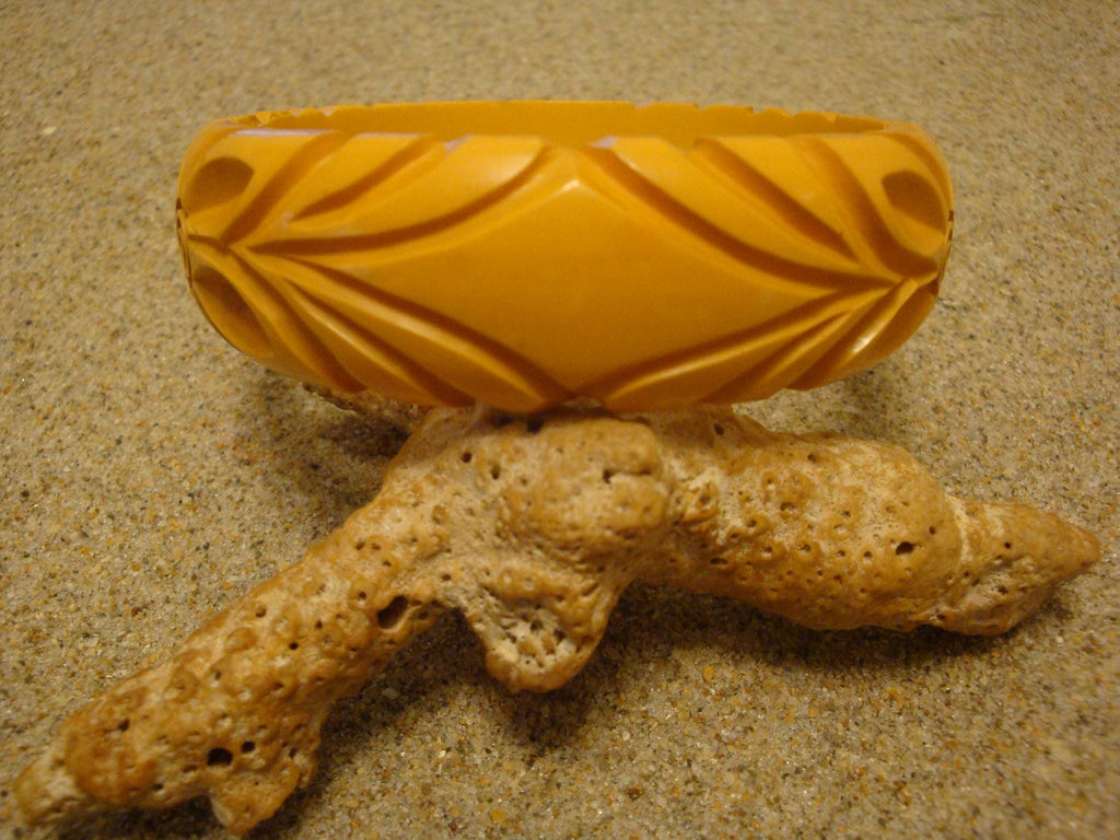 Vintage 7/8" Goldenrod Bakelite Bracelet! Three Abstract Flower & Leaf Carvings!