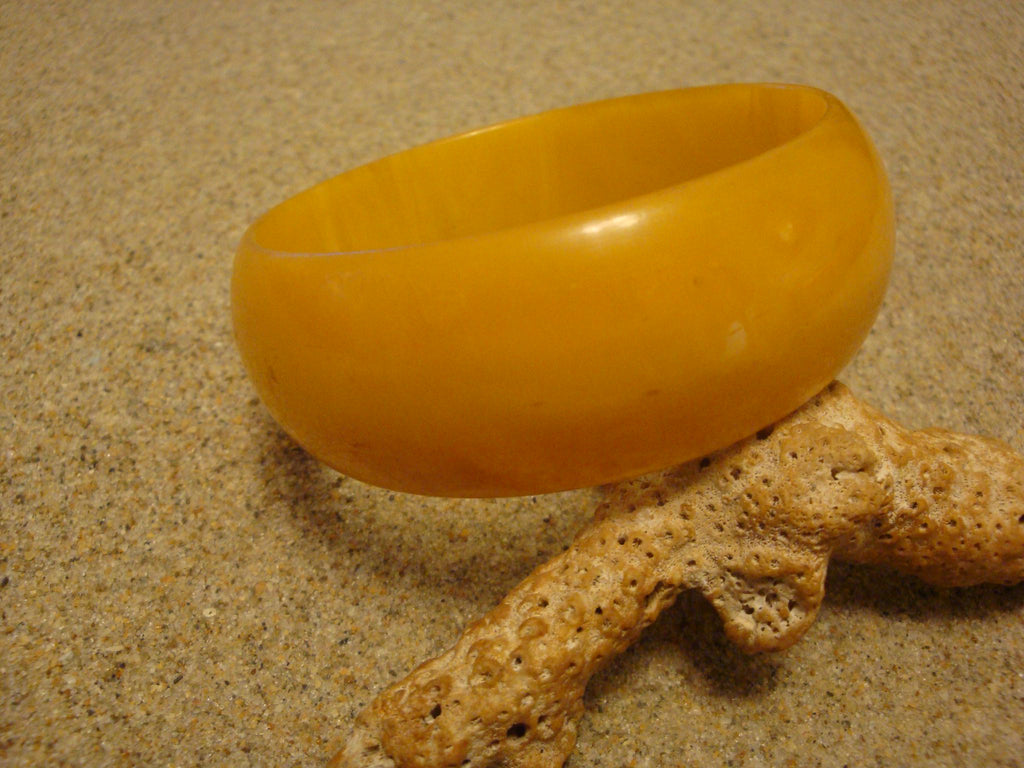 Vintage 1" Bakelite Bracelet! Semi Translucent Lemon Drop Yellow w/ Cream Marbling!