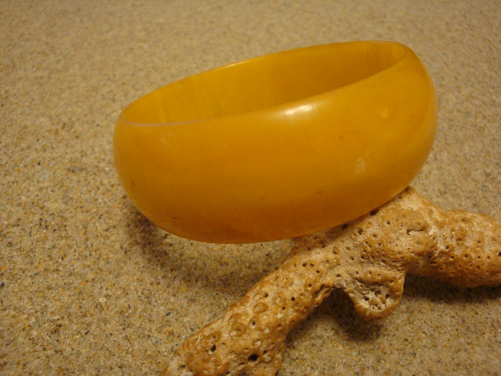 Vintage 1" Bakelite Bracelet! Semi Translucent Lemon Drop Yellow w/ Cream Marbling!