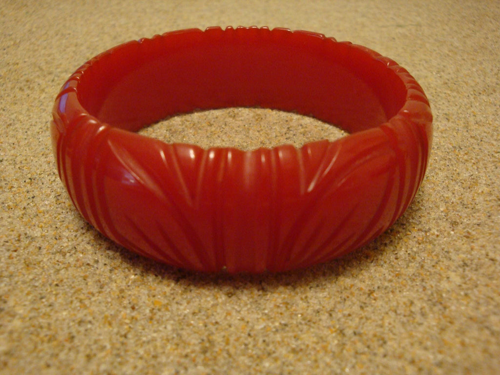 Vintage 7/8" Bakelite Bracelet! Bright Cherry Red w/ Four Pair of Leaf Carvings!