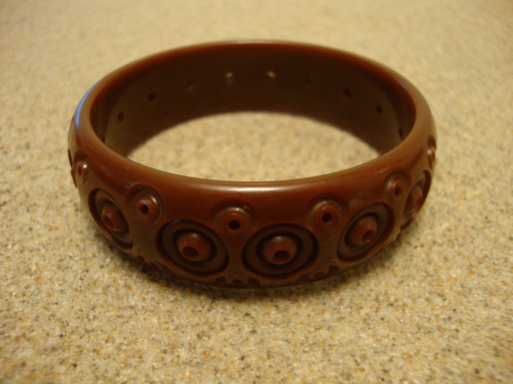 Vintage Chocolate Brown Bakelite Bracelet: Pierced Concentric Carvings
