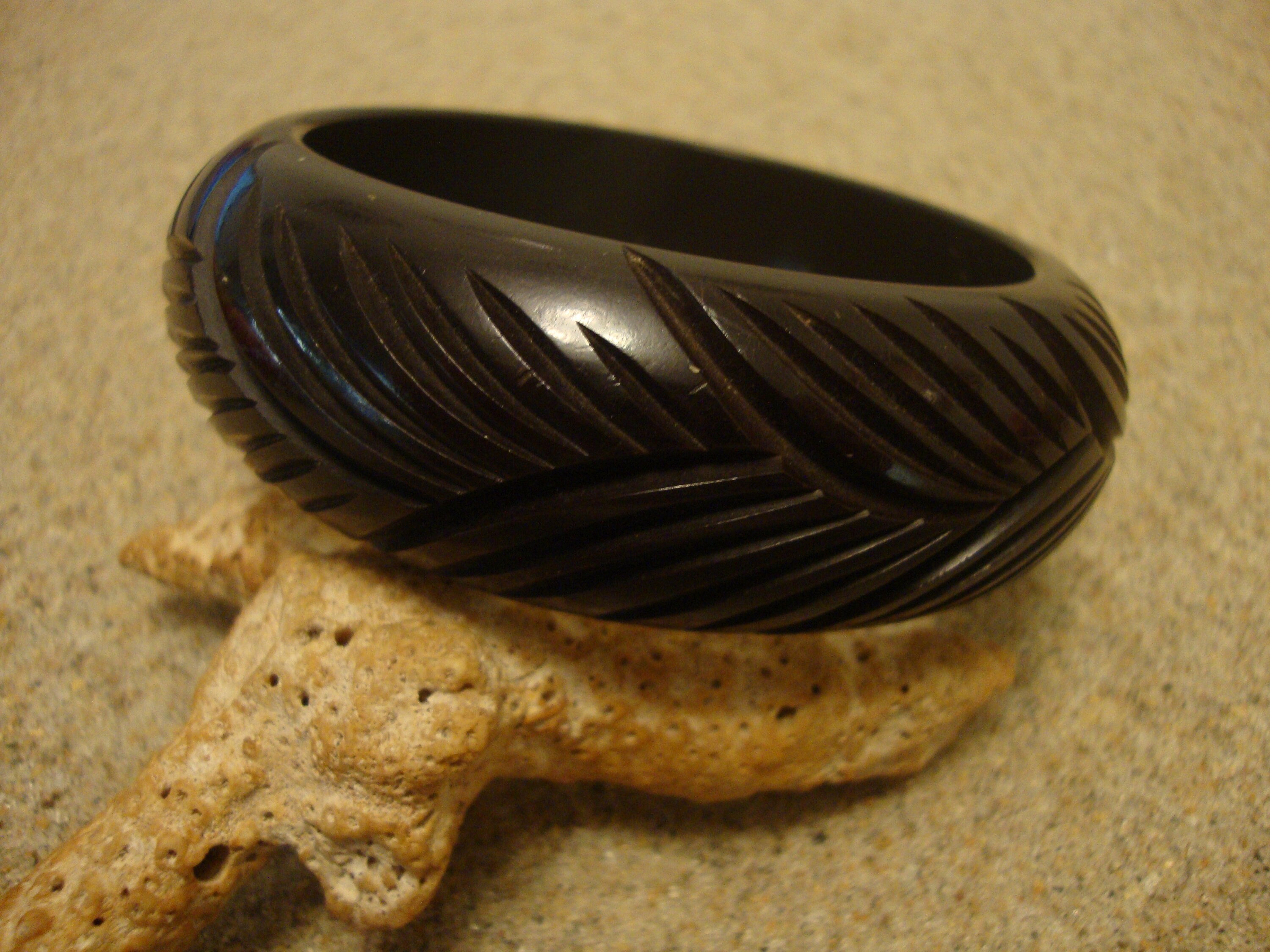 Vintage Dark Green Bakelite Bracelet: Chunky Leaf Carved Bangle