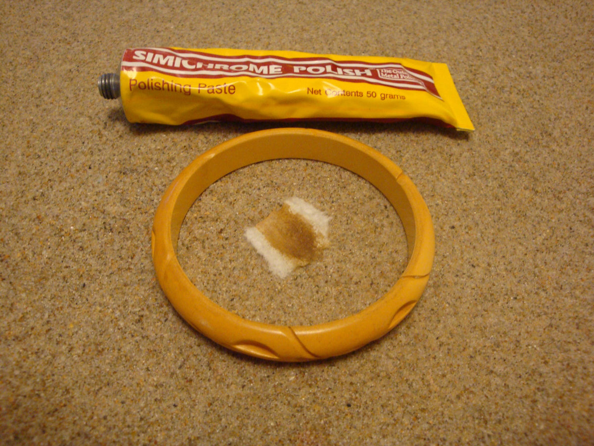 Vintage 7/16" Yellow Bakelite Bracelet! Unique Divot & Diagonal Slash Carvings!
