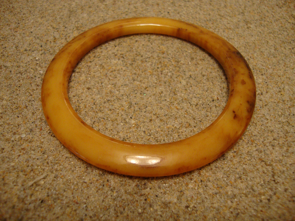 Vintage 1/4" Bakelite "Flying Saucer" Bracelet! Yellow Custard w/ Brown & Rust Marbling!