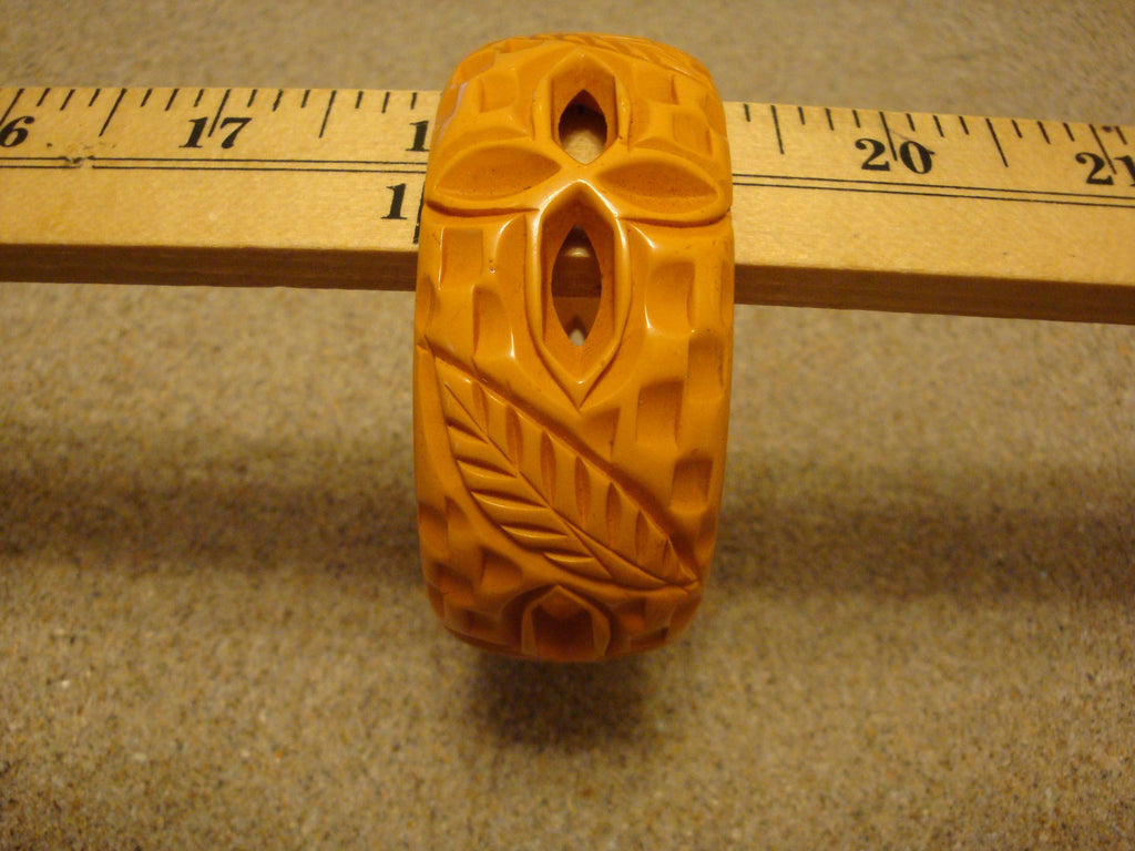 Vintage 1 1/4" Goldenrod Bakelite Bracelet! Open Work , Basketweave & Leaf Carvings!