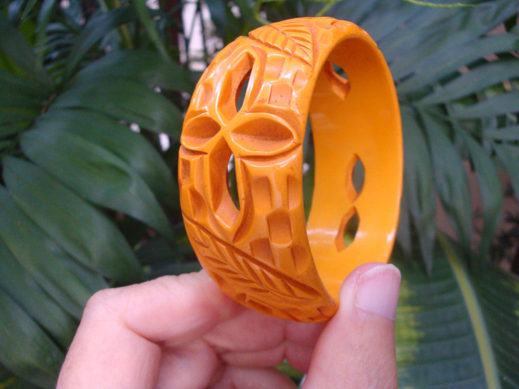 Vintage 1 1/4" Goldenrod Bakelite Bracelet! Open Work , Basketweave & Leaf Carvings!