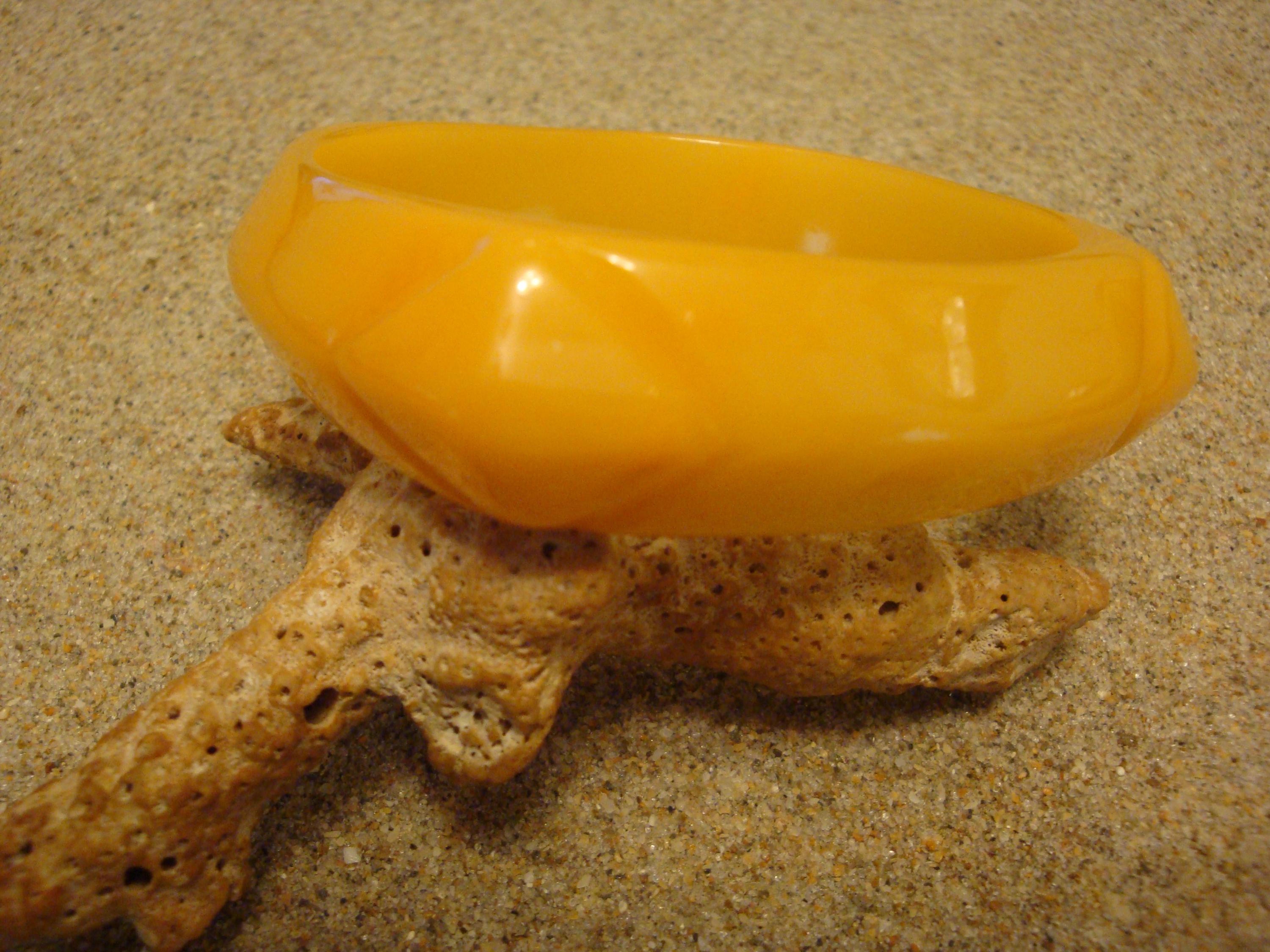 Vintage Ripe Mango Bakelite Bracelet! Rounded Square w/ Diamond Faceted Corners!