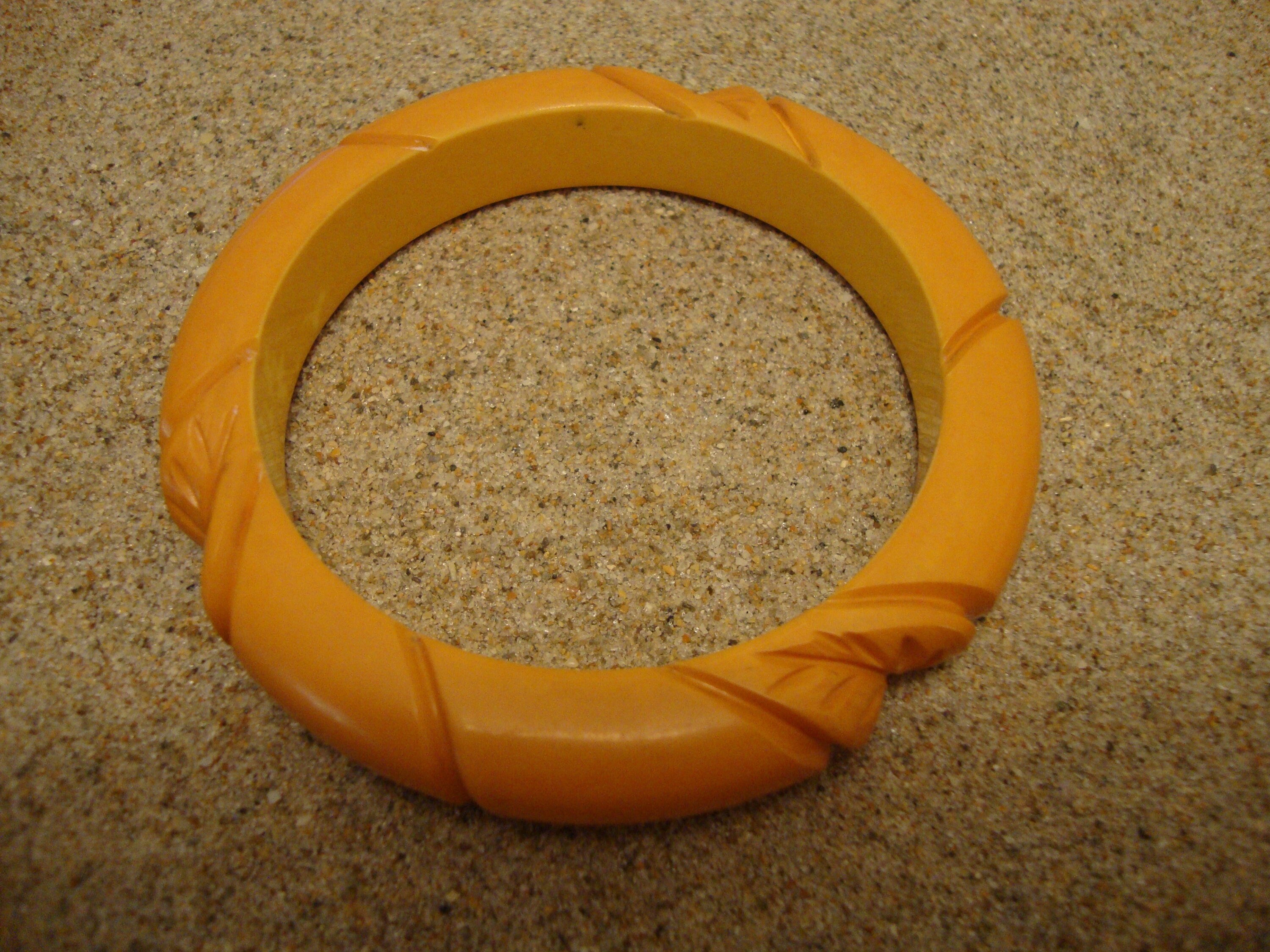 Vintage 1/2" Butterscotch Bakelite Bracelet!  Leaf & Diagonal Slash Carvings!
