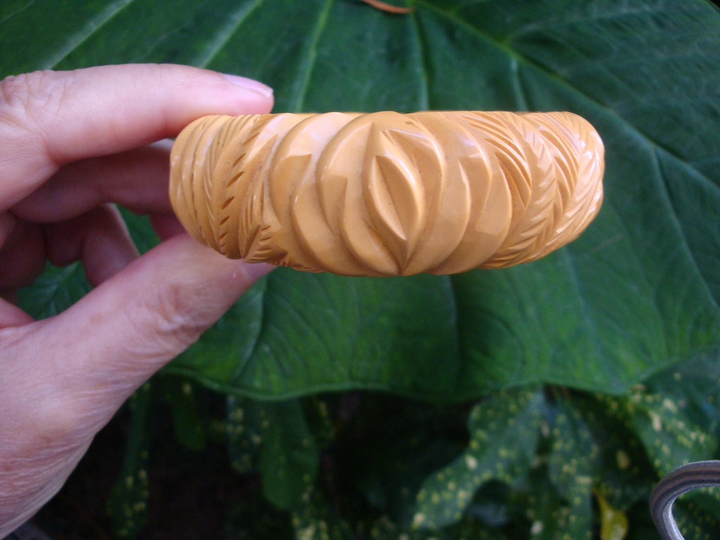 Vintage 1" Canary Yellow Bakelite Bracelet!  Four Lotus Flower & Leaf Carvings!!