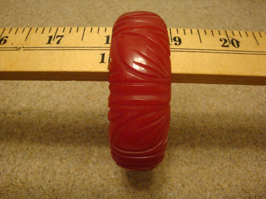 Vintage 7/8" Bakelite Bracelet! Bright Cherry Red w/ Four Pair of Leaf Carvings!