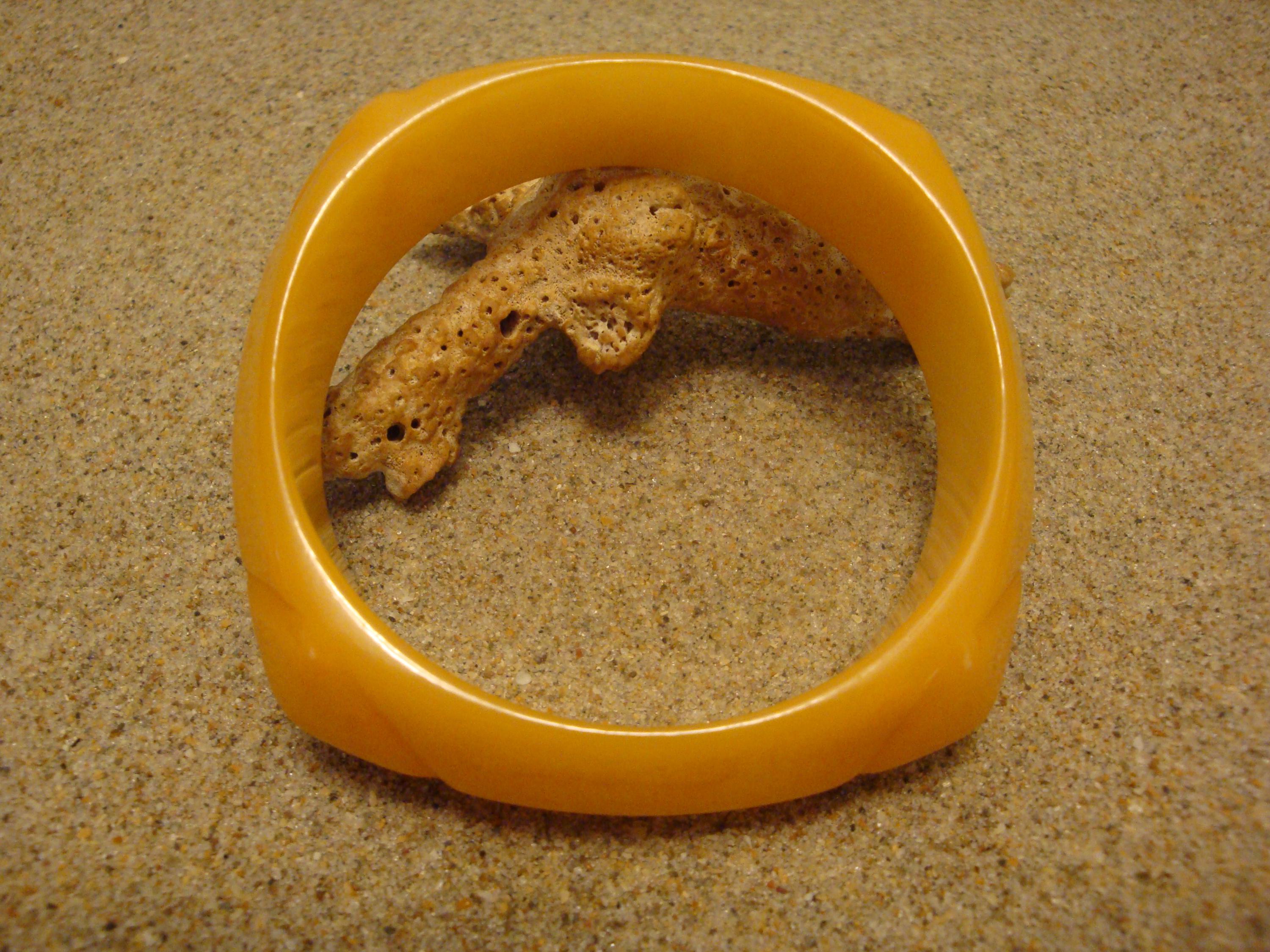 Vintage Ripe Mango Bakelite Bracelet! Rounded Square w/ Diamond Faceted Corners!