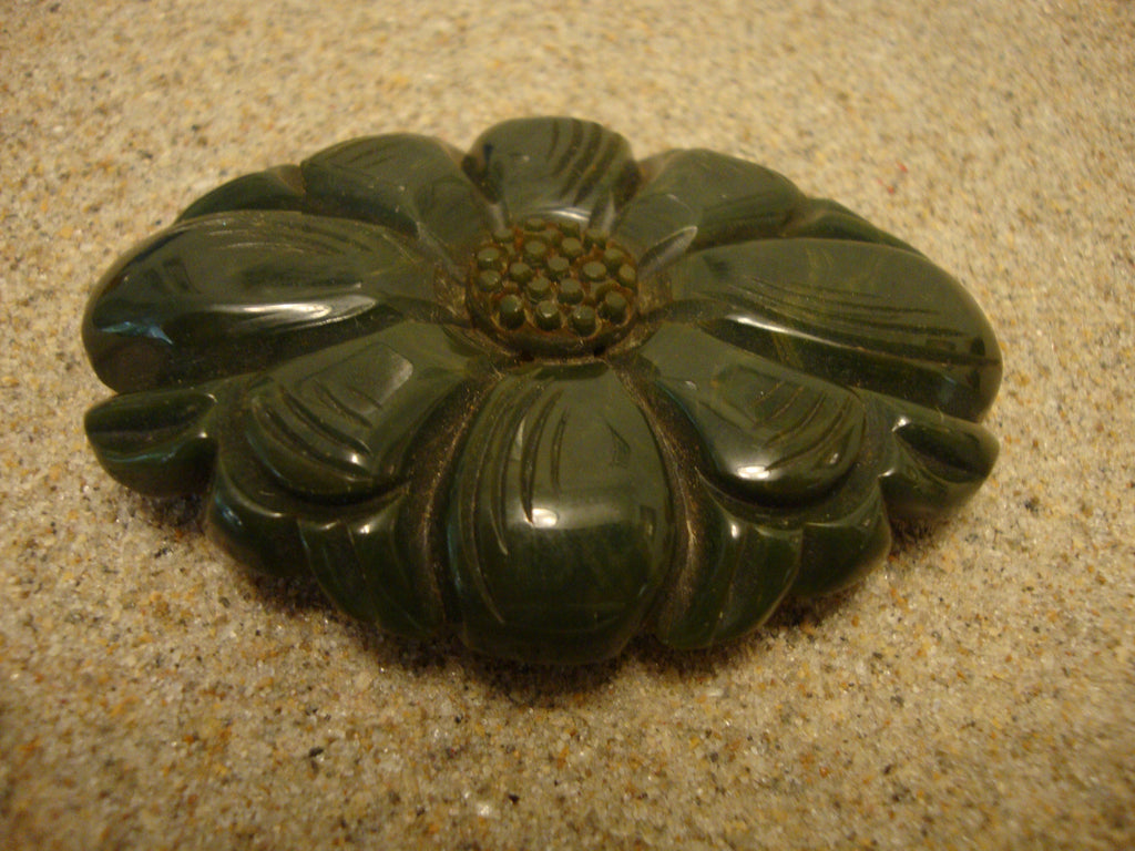 Vintage Marbled Green Bakelite Brooch: Carved Flower & Leaf Design