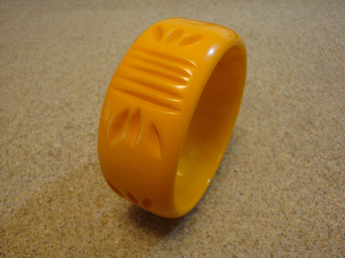 Vintage 1 1/4" Goldenrod Bakelite Bracelet!  Four Abstract Flower Carvings!