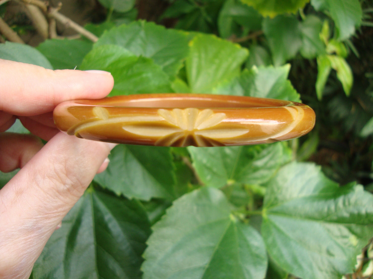 Vintage Jade Green Bakelite Bracelet w/ Brown Overdye and Flower/Leaf Carvings!!