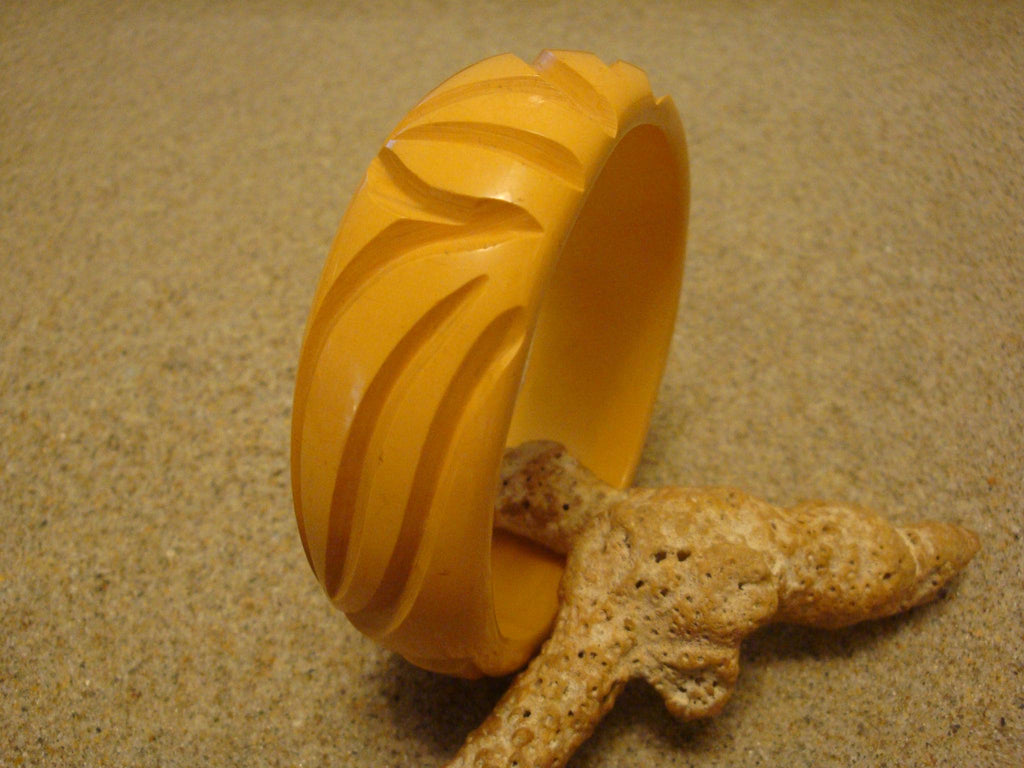 Vintage 7/8" Canary Yellow Bakelite Bracelet! Abstract Flower & Leaf Carvings!