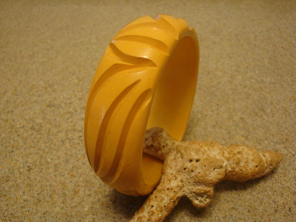 Vintage 7/8" Canary Yellow Bakelite Bracelet! Abstract Flower & Leaf Carvings!