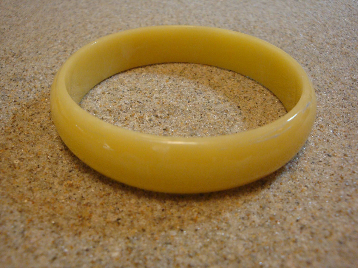Restored Vintage Bakelite Bracelet: Pale Yellow Marbled Bangle