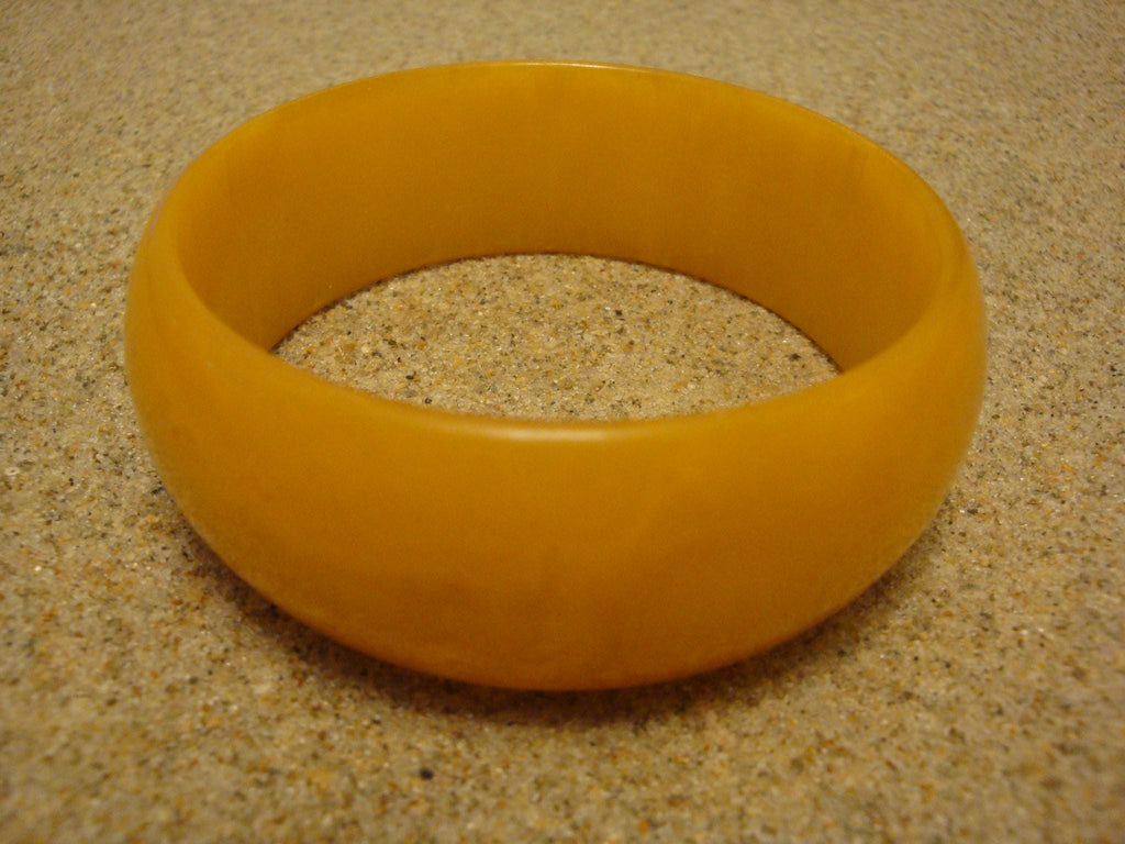 Vintage 1" Bakelite Bracelet! Semi Translucent Lemon Drop Yellow w/ Cream Marbling!