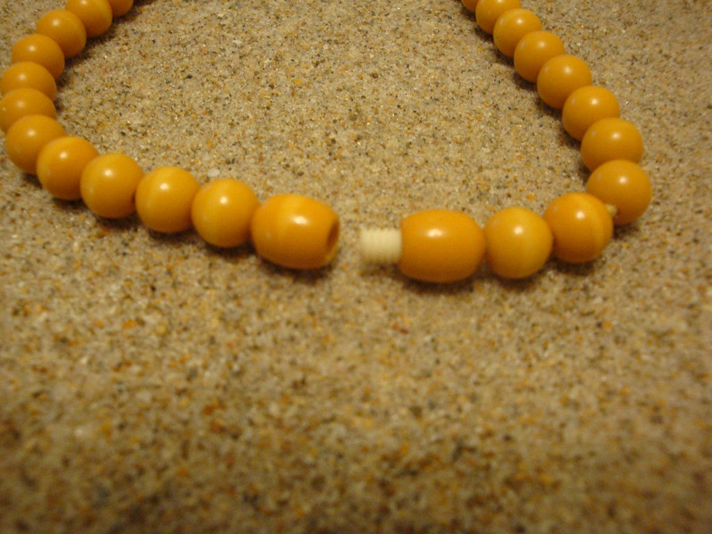 Vintage 14.5" Bakelite Canary Yellow Choker Necklace!  7/8" and 1/4" Beads!