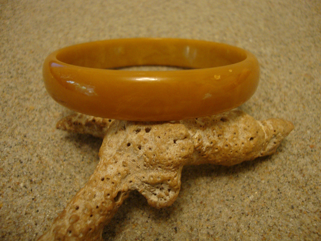 Vintage Butterscotch Bakelite Bracelet: Marbled Cream, 1/2 inch