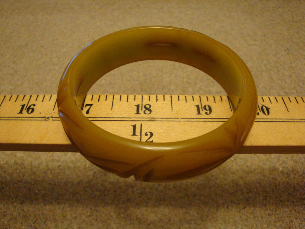 Vintage 3/4" Chartreuse Bakelite Bracelet! Open Work Flower Inspired Carvings!
