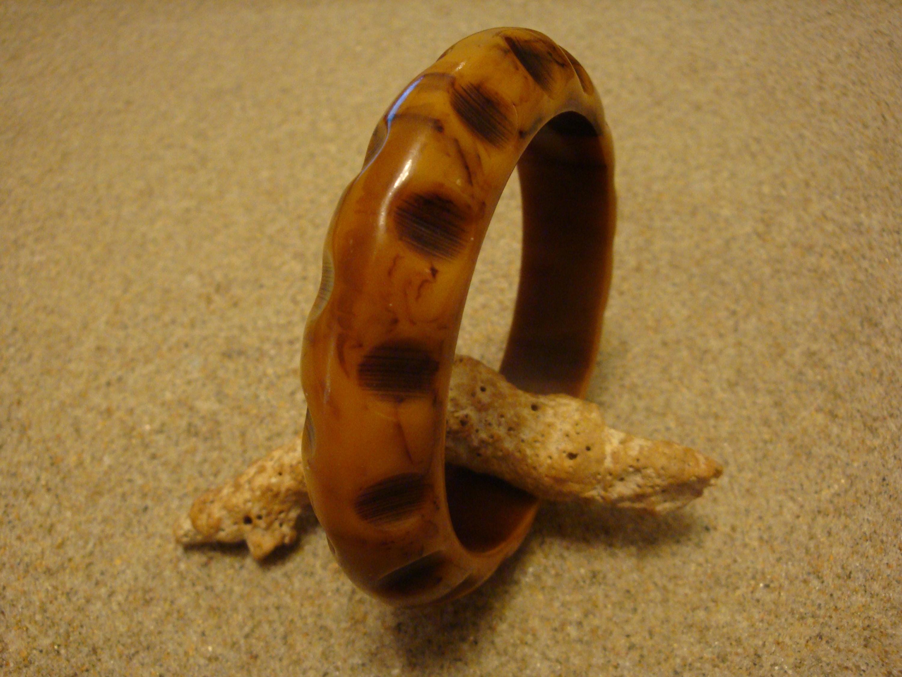 Vintage 3/4" Bakelite Bracelet! Mottled Butterscotch/Brown Color; Staggered Overdyed Dots!