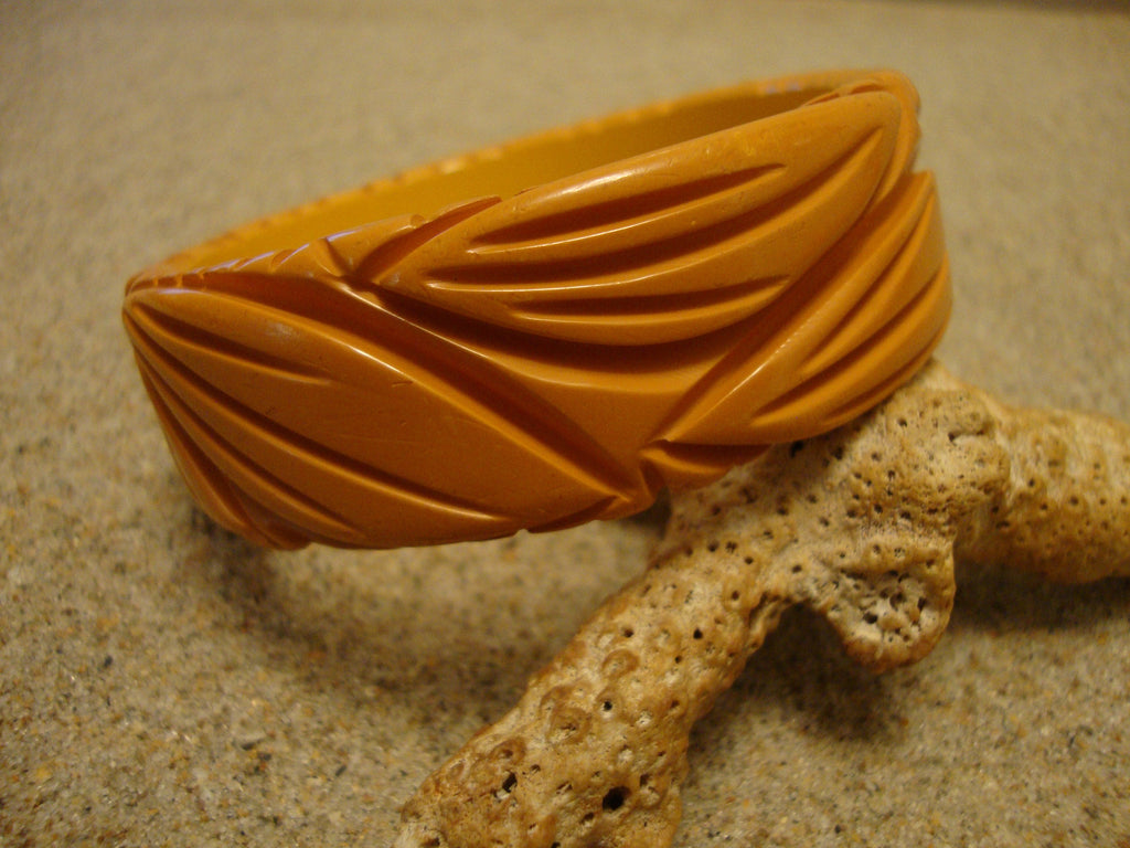 Vintage Goldenrod Bakelite Bracelet: Carved Leaf Design