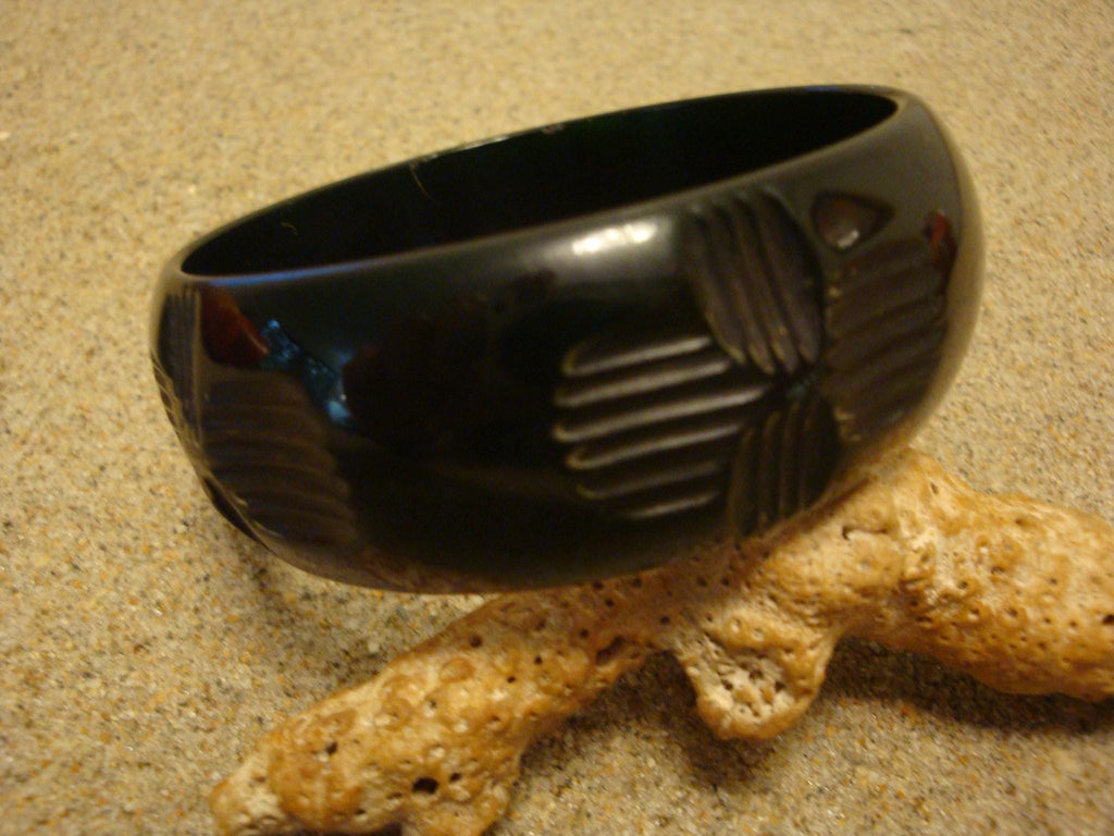 Vintage 1" Midnight Green Bakelite Bracelet! Southwestern Inspired Carvings!