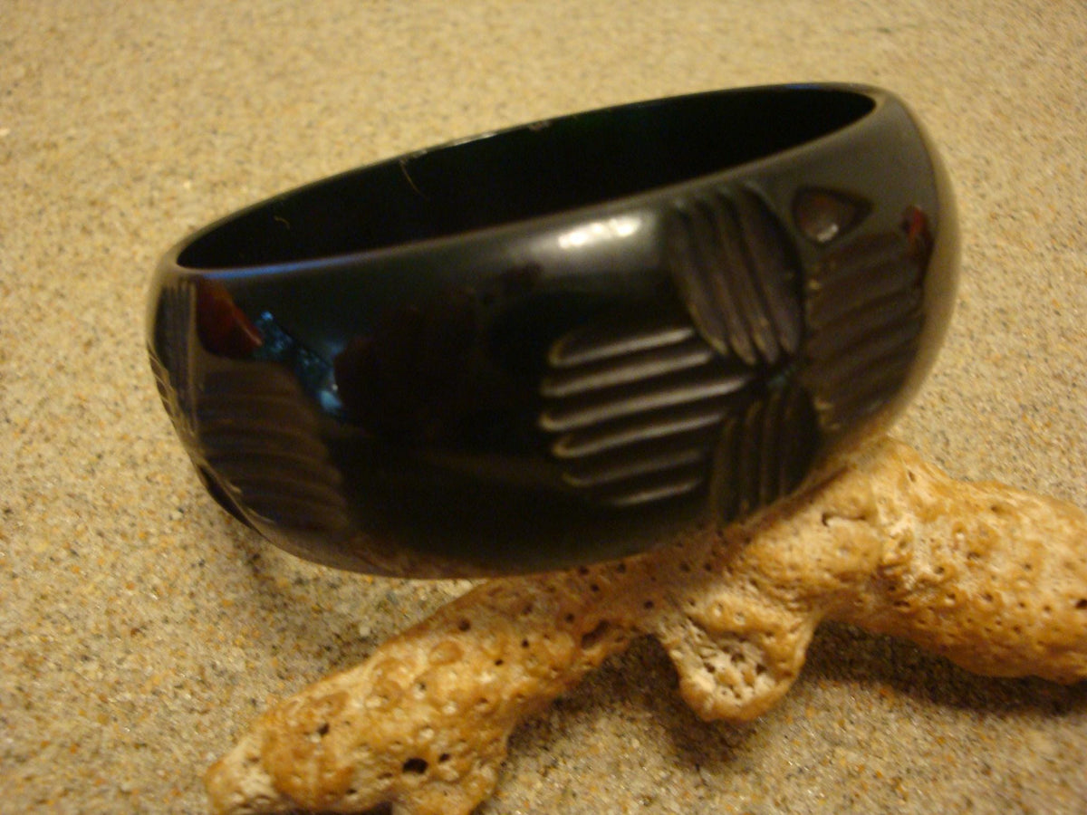 Vintage 1" Midnight Green Bakelite Bracelet! Southwestern Inspired Carvings!
