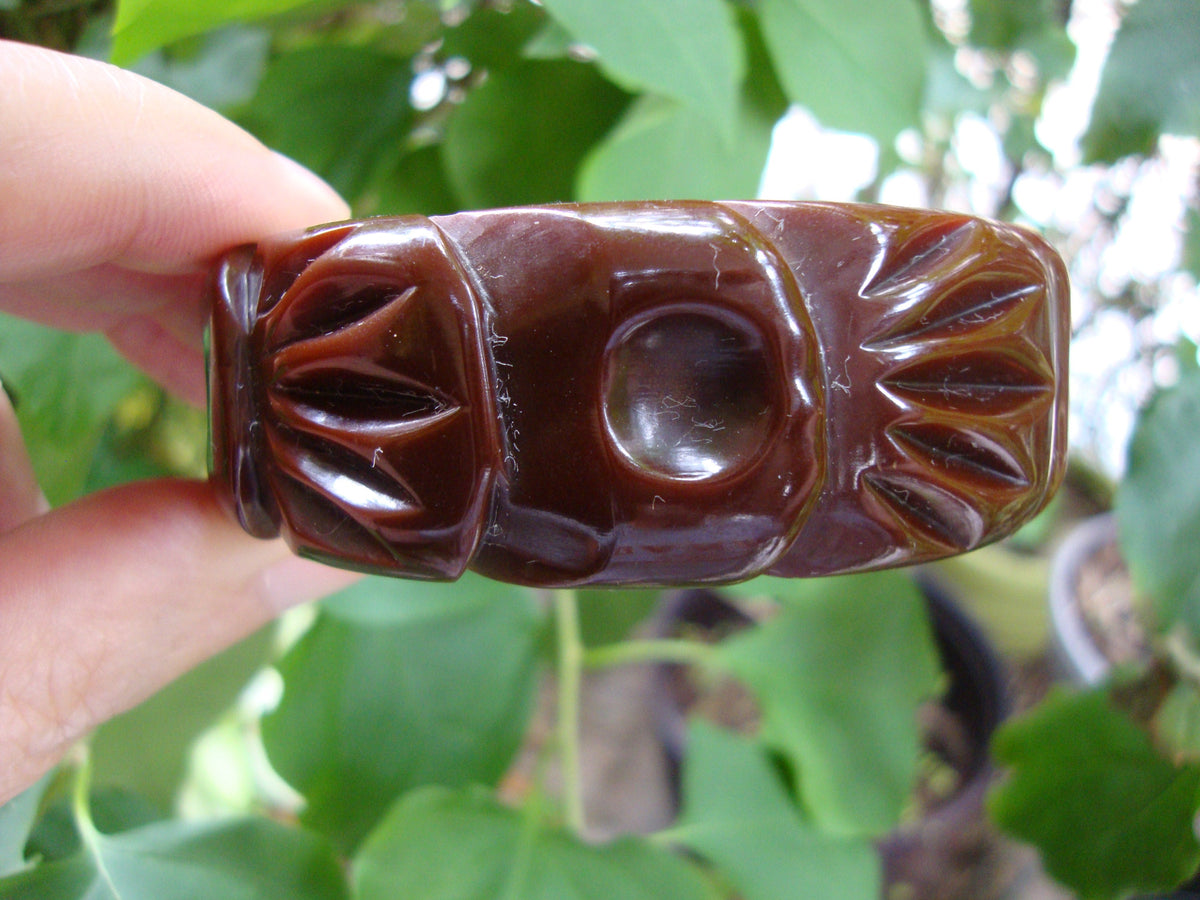 Vintage 7/8" Chocolate Brown Bakelite Bracelet! Abstract Flower & Leaf Carvings!