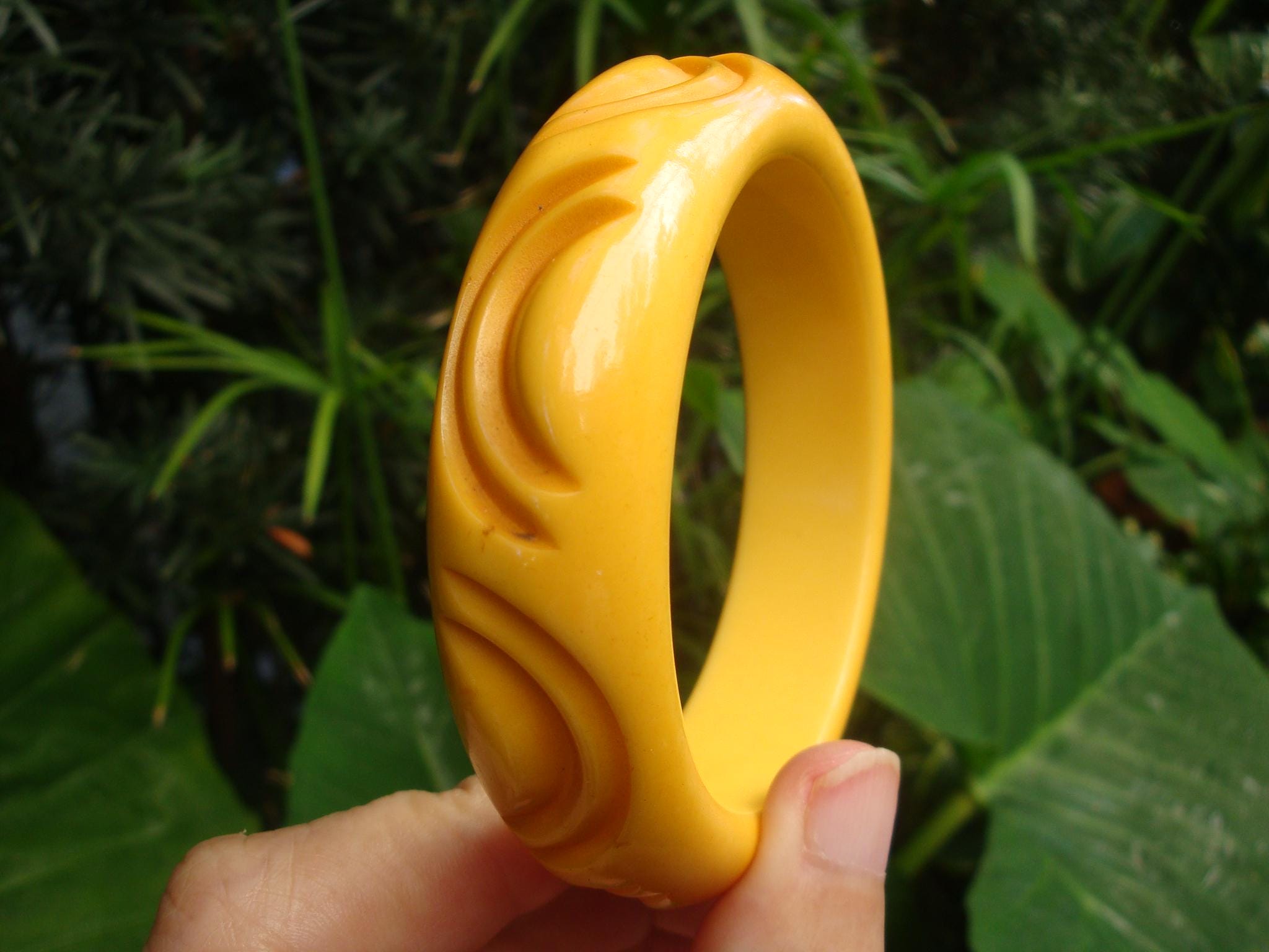 Vintage 3/4" Canary Yellow Color Bakelite Bracelet! Deep Semi Circular Carvings!