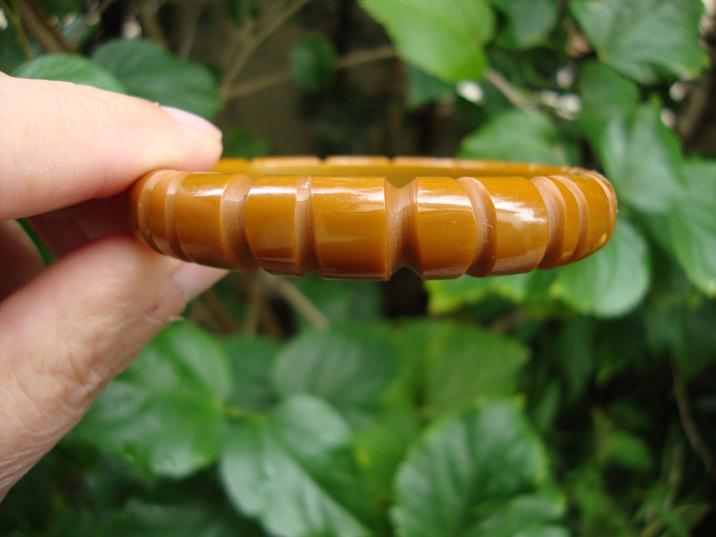 Vintage 1/2" Green to Brown Bakelite Bracelet! Deep Vertical Slash Carvings!