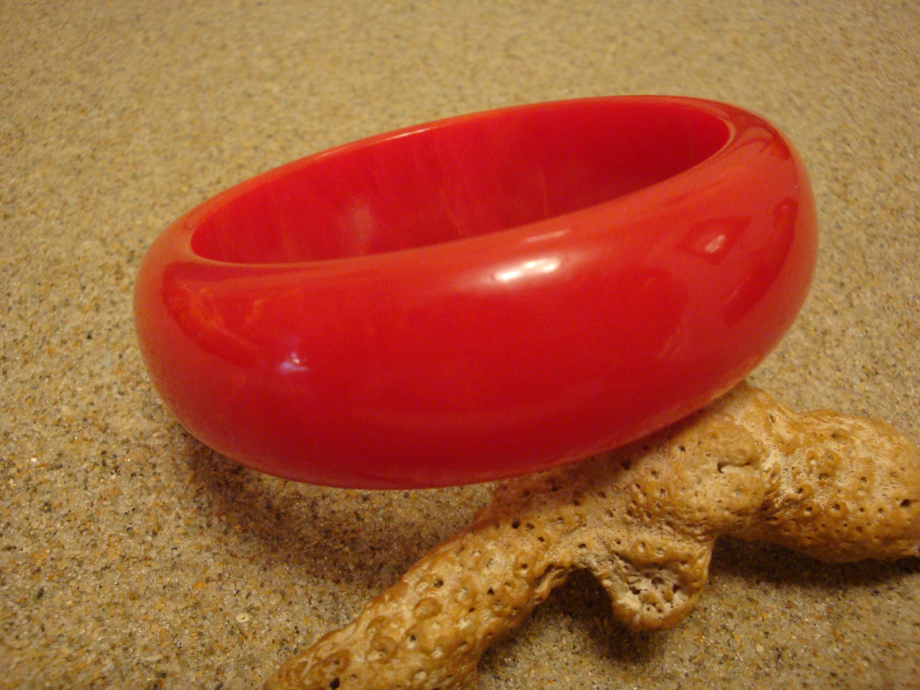 Vintage 7/8" Bakelite Bracelet! Dazzling Bright Cherry Red w/ Cream Marbling!