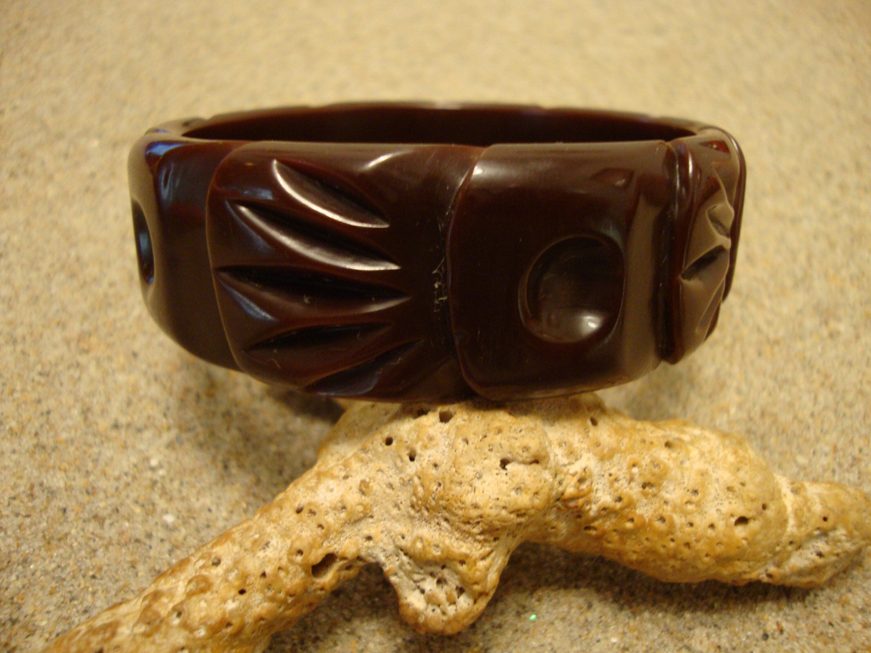 Vintage 7/8" Chocolate Brown Bakelite Bracelet! Abstract Flower & Leaf Carvings!